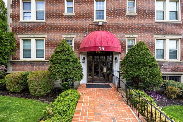 15 Governors Ave 19, Medford, MA 02155