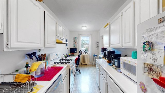 15 Governors Ave 19, Medford, MA 02155