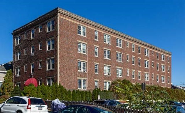 15 Governors Ave 19, Medford, MA 02155