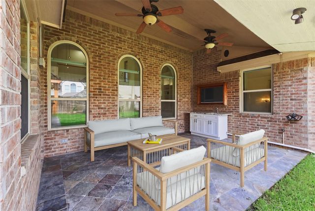 3406 Castle Pond Court, Pearland, TX 77584
