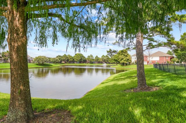 3406 Castle Pond Court, Pearland, TX 77584
