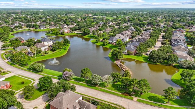 3406 Castle Pond Court, Pearland, TX 77584