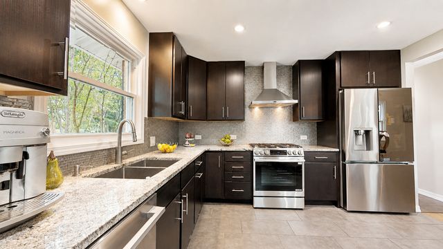 530 Princeton Lane, Deerfield, IL 60015