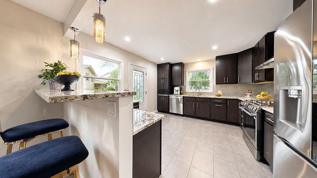 530 Princeton Lane, Deerfield, IL 60015