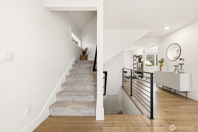 1070 25th Avenue E, Seattle, WA 98112