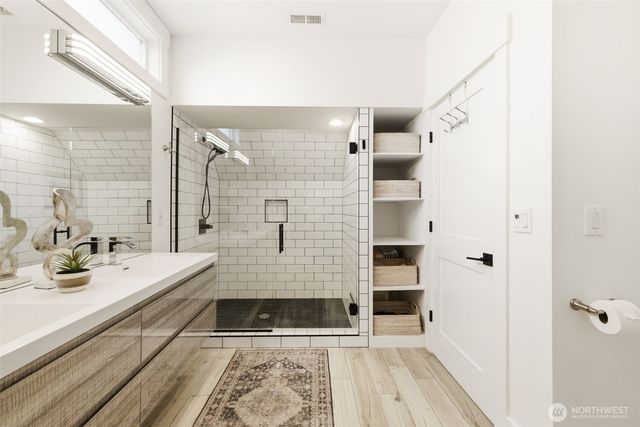 1070 25th Avenue E, Seattle, WA 98112