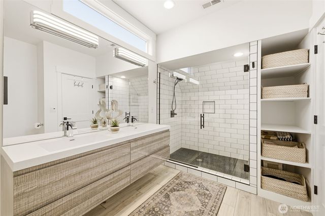 1070 25th Avenue E, Seattle, WA 98112