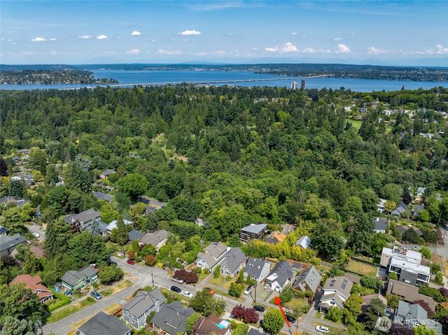 1070 25th Avenue E, Seattle, WA 98112