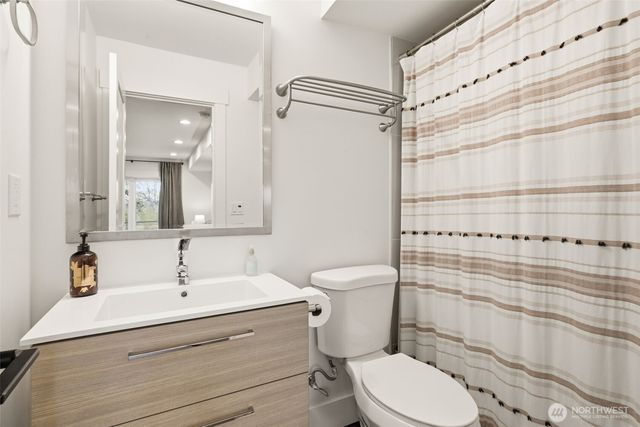 1070 25th Avenue E, Seattle, WA 98112