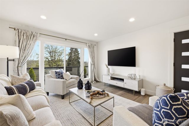 1070 25th Avenue E, Seattle, WA 98112