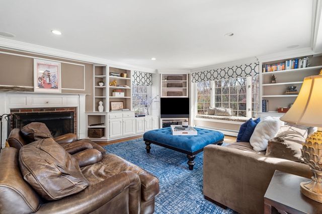 3 Buchan Rd, Andover, MA 01810