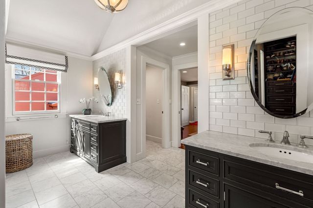 3 Buchan Rd, Andover, MA 01810