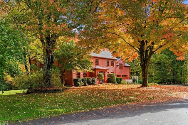 3 Buchan Rd, Andover, MA 01810