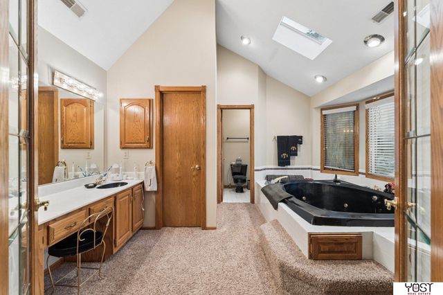 9512 Club House Circle, Plattsmouth, NE 68048