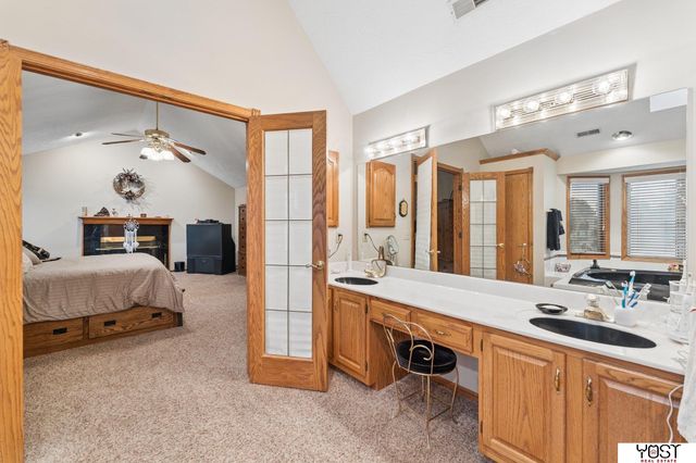 9512 Club House Circle, Plattsmouth, NE 68048