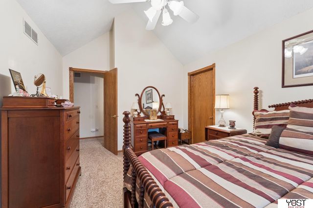 9512 Club House Circle, Plattsmouth, NE 68048