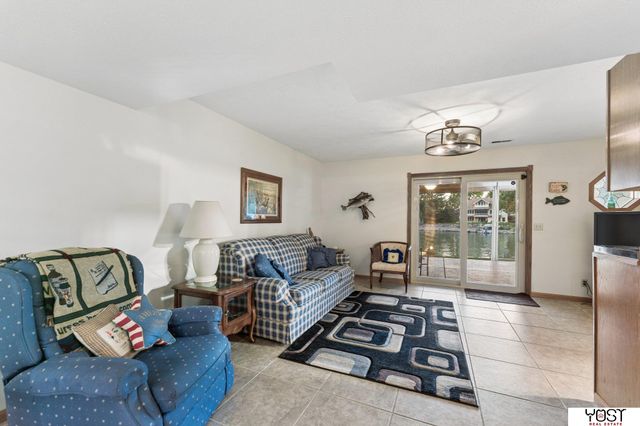9512 Club House Circle, Plattsmouth, NE 68048