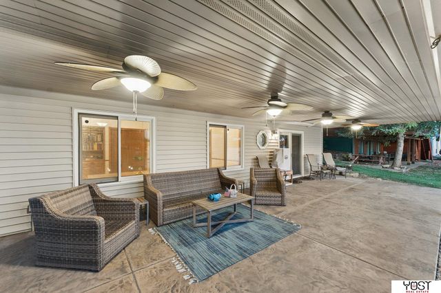 9512 Club House Circle, Plattsmouth, NE 68048