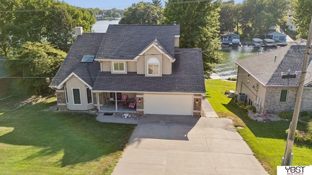 9512 Club House Circle, Plattsmouth, NE 68048