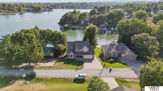 9512 Club House Circle, Plattsmouth, NE 68048