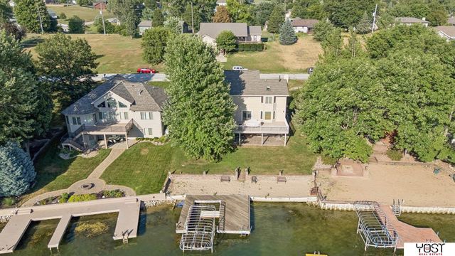 9512 Club House Circle, Plattsmouth, NE 68048