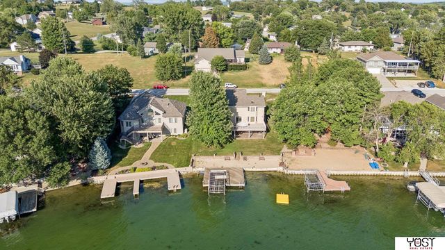 9512 Club House Circle, Plattsmouth, NE 68048