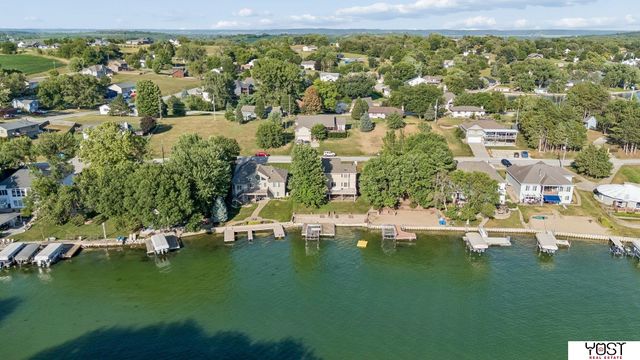 9512 Club House Circle, Plattsmouth, NE 68048