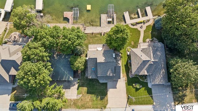 9512 Club House Circle, Plattsmouth, NE 68048
