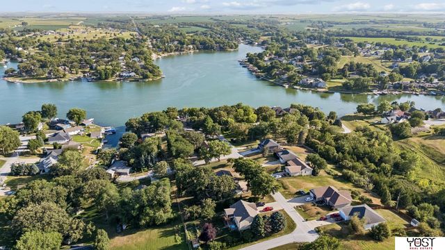 9512 Club House Circle, Plattsmouth, NE 68048