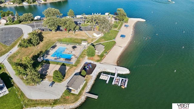 9512 Club House Circle, Plattsmouth, NE 68048