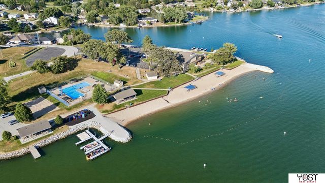 9512 Club House Circle, Plattsmouth, NE 68048