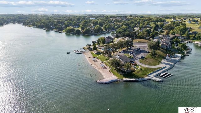9512 Club House Circle, Plattsmouth, NE 68048