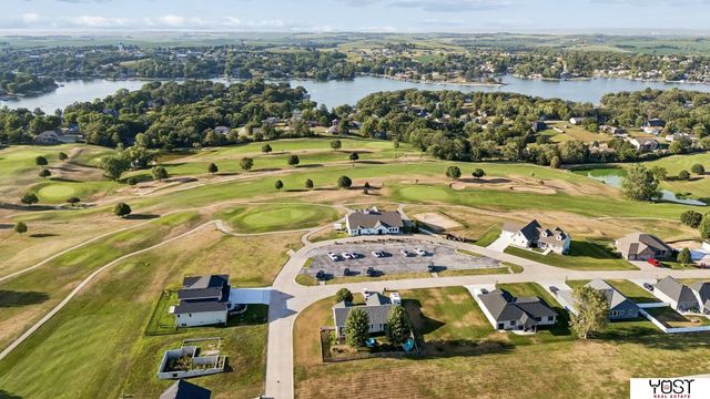 9512 Club House Circle, Plattsmouth, NE 68048