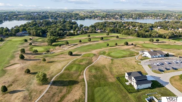 9512 Club House Circle, Plattsmouth, NE 68048