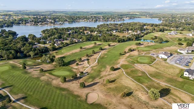 9512 Club House Circle, Plattsmouth, NE 68048