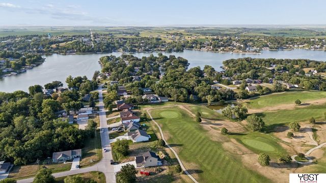 9512 Club House Circle, Plattsmouth, NE 68048