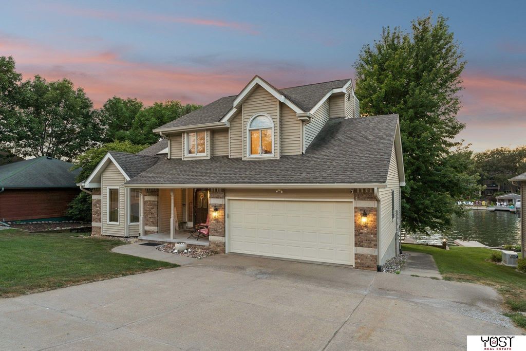 9512 Club House Circle, Plattsmouth, NE 68048
