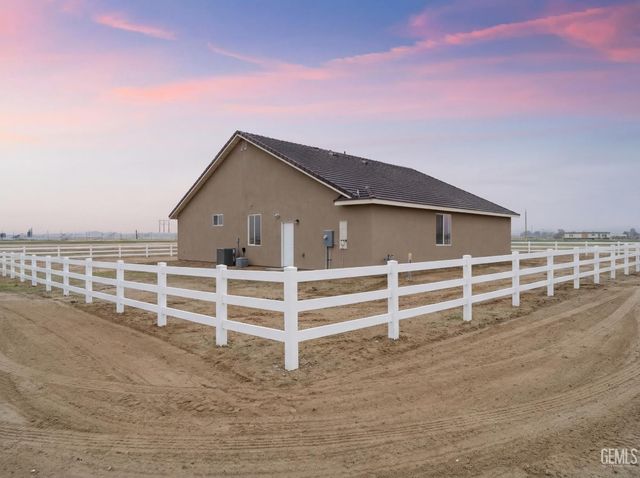 28103 Palomino Avenue, Taft, CA 93268