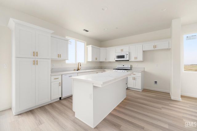 28103 Palomino Avenue, Taft, CA 93268