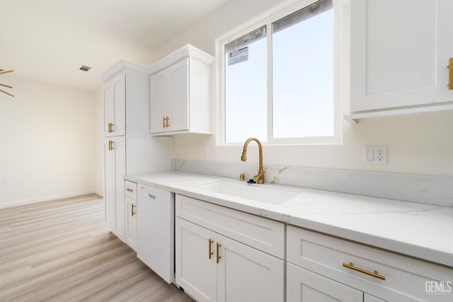 28103 Palomino Avenue, Taft, CA 93268