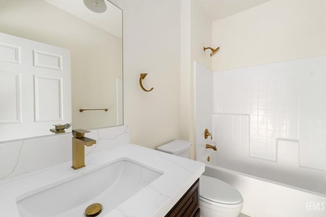 28103 Palomino Avenue, Taft, CA 93268