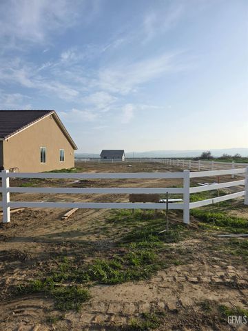 28103 Palomino Avenue, Taft, CA 93268