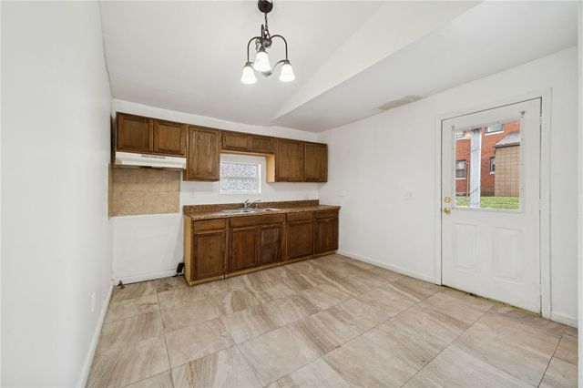 135 SEARIGHT AVE, Uniontown, PA 15401