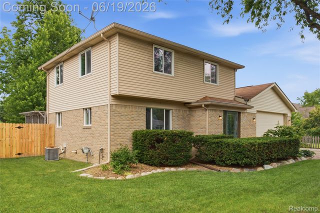 2850 Elmwood Avenue, Ann Arbor, MI 48104