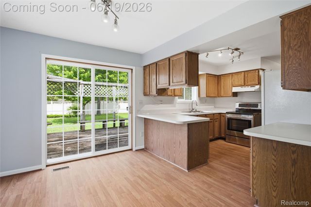 2850 Elmwood Avenue, Ann Arbor, MI 48104