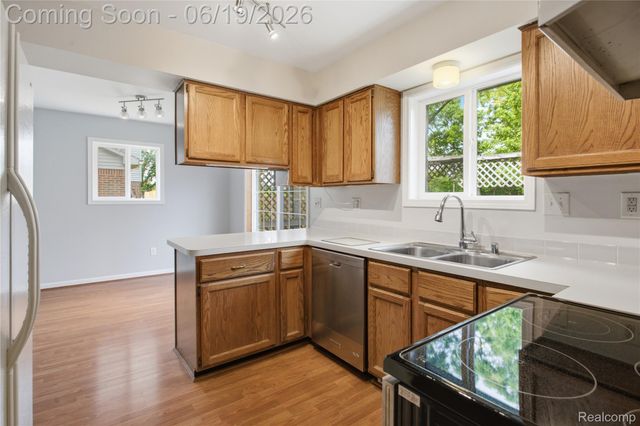 2850 Elmwood Avenue, Ann Arbor, MI 48104