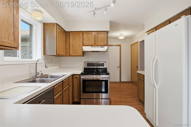 2850 Elmwood Avenue, Ann Arbor, MI 48104