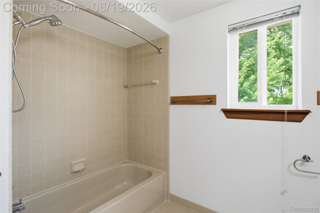 2850 Elmwood Avenue, Ann Arbor, MI 48104