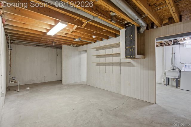 2850 Elmwood Avenue, Ann Arbor, MI 48104