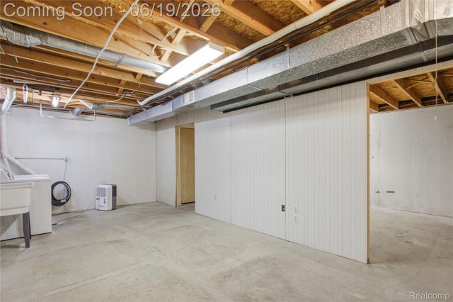2850 Elmwood Avenue, Ann Arbor, MI 48104